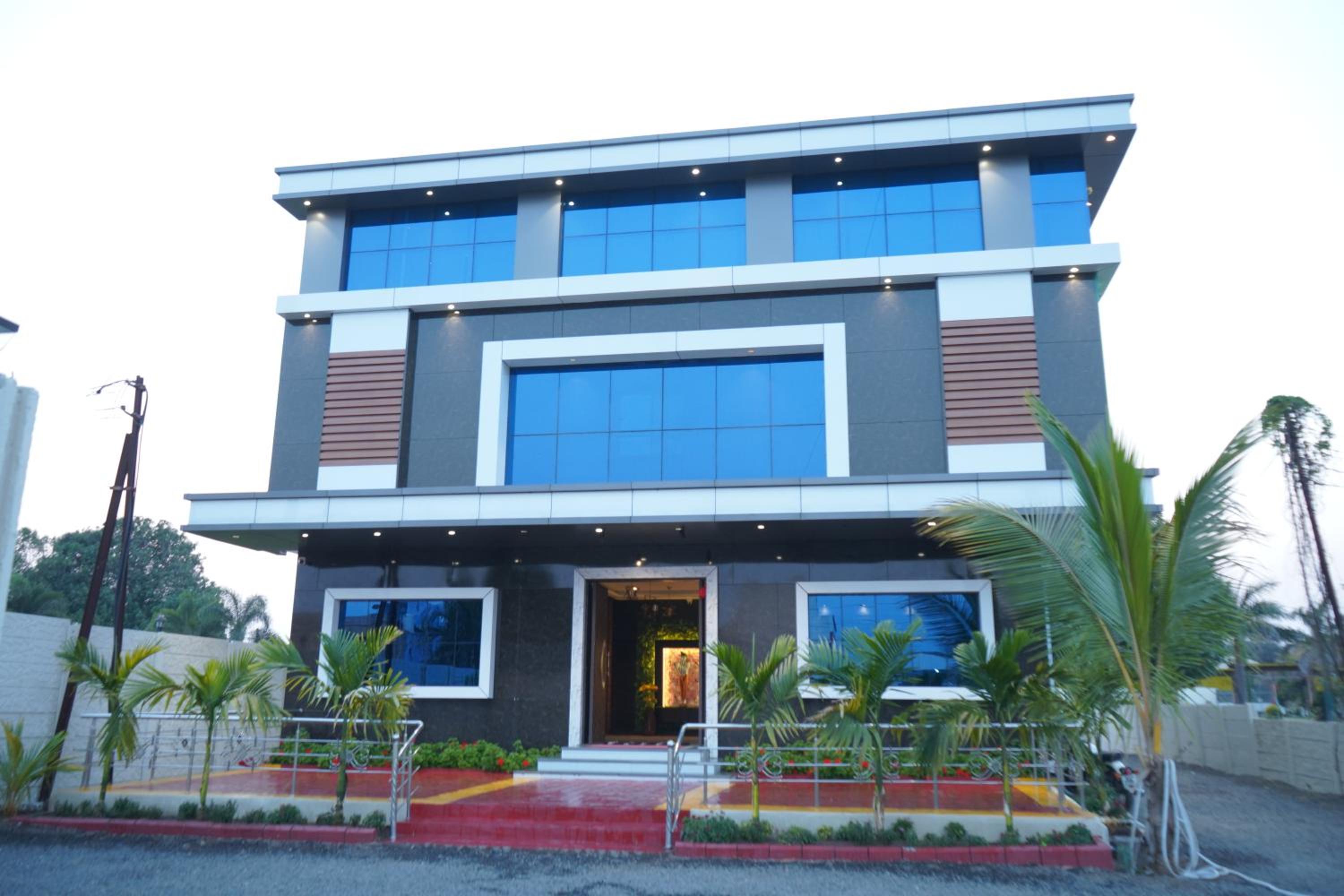 Vakratunda Executive