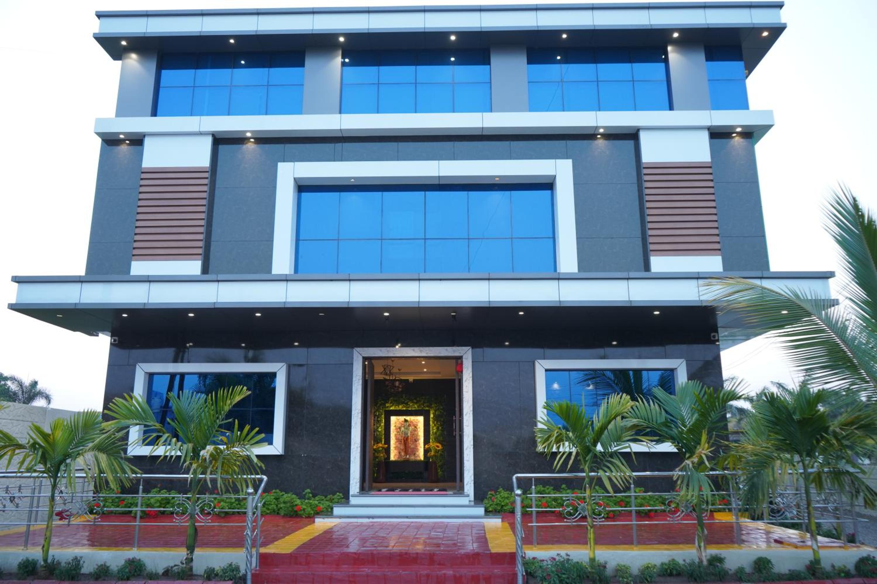 Vakratunda Executive