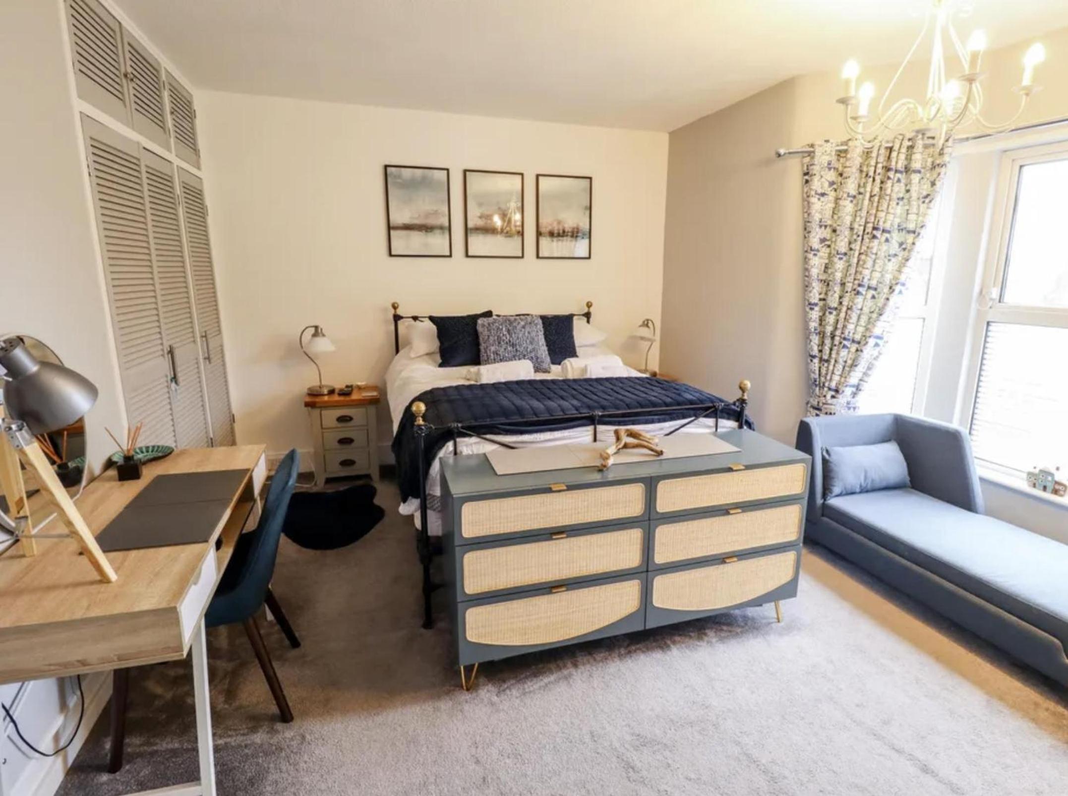 Luxury Lincoln Home with hot tub sleeps 8 view 4