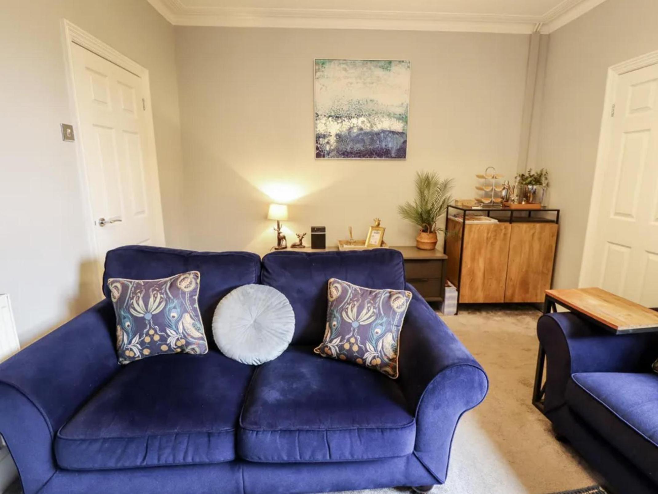 Luxury Lincoln Home with hot tub sleeps 8 view 5