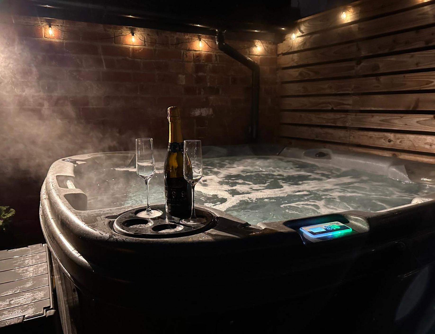Luxury Lincoln Home with hot tub sleeps 8 view 2