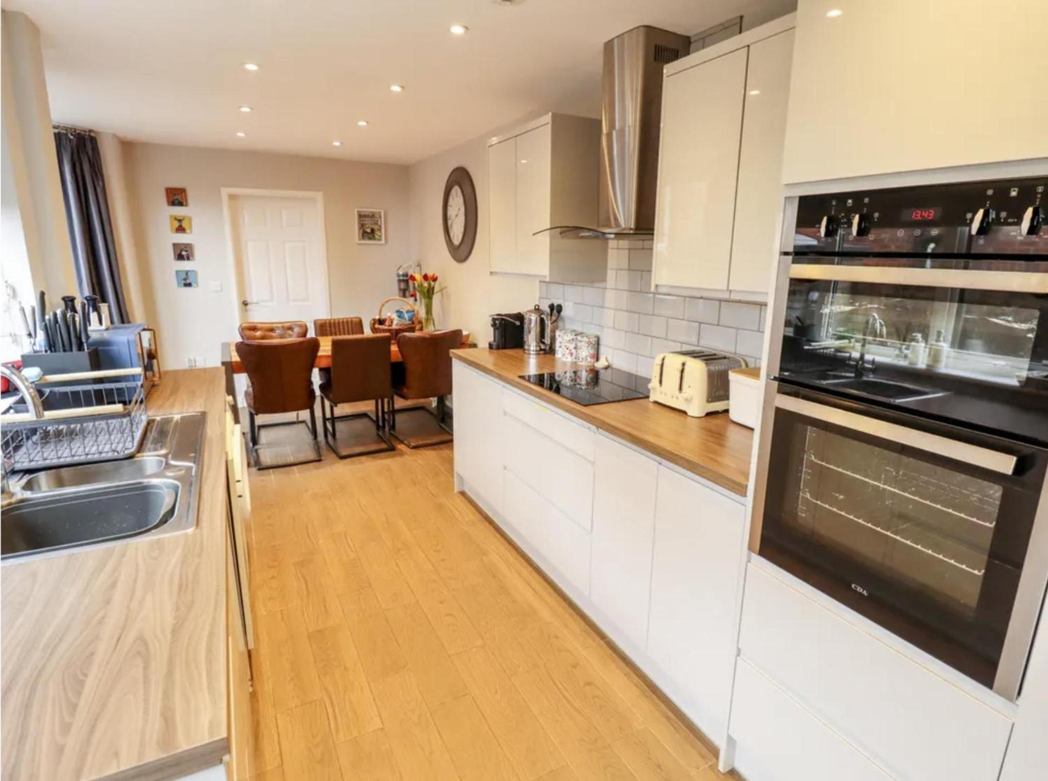 Luxury Lincoln Home with hot tub sleeps 8 view 3