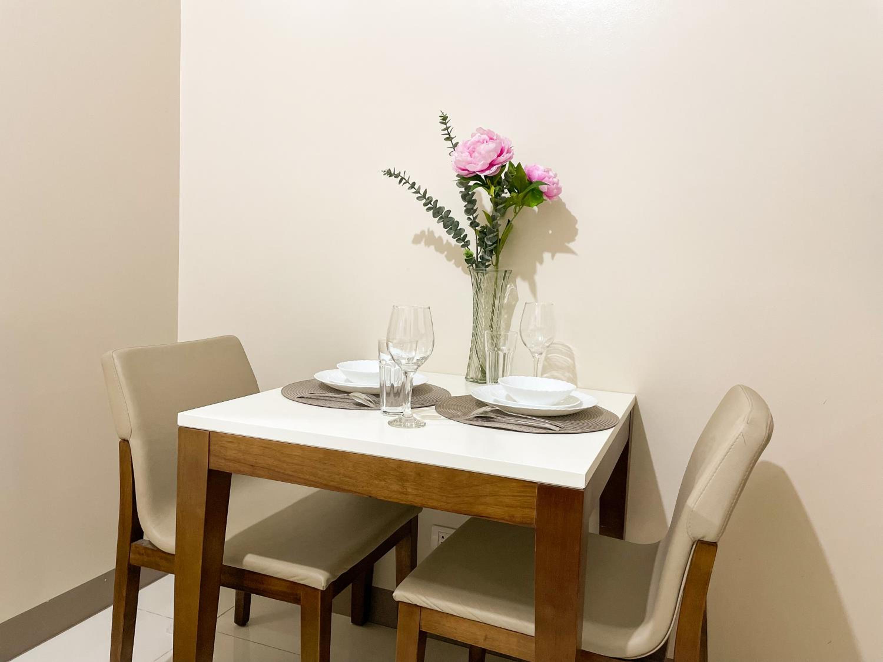 Prime Bgc Condo At Uptown Area #ournw28d view 5