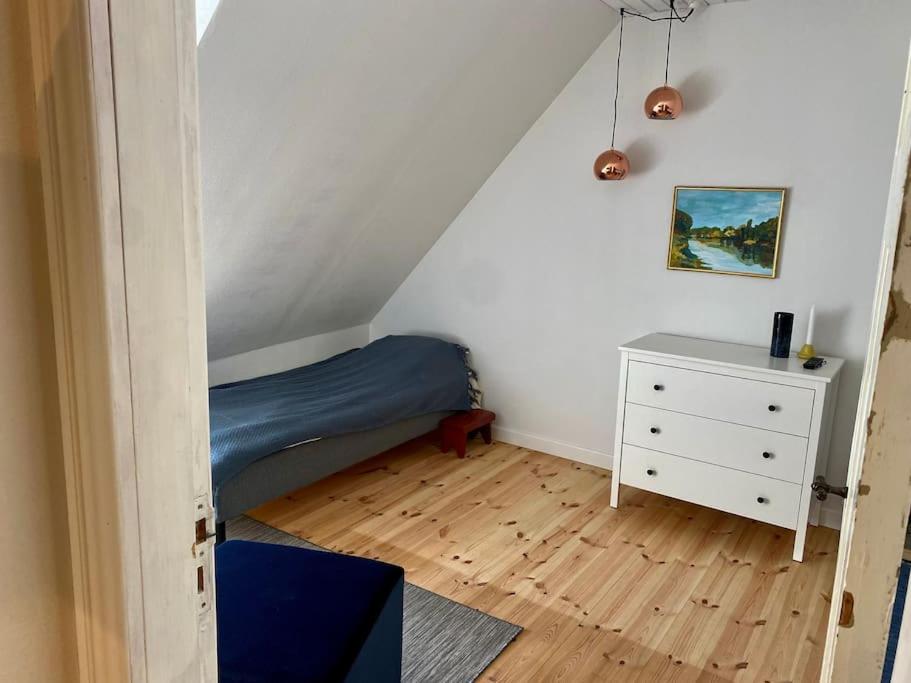 Idyllisk, historisk byhus ved fjorden i Mariager