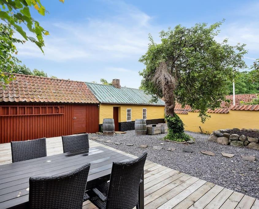 Idyllisk, historisk byhus ved fjorden i Mariager