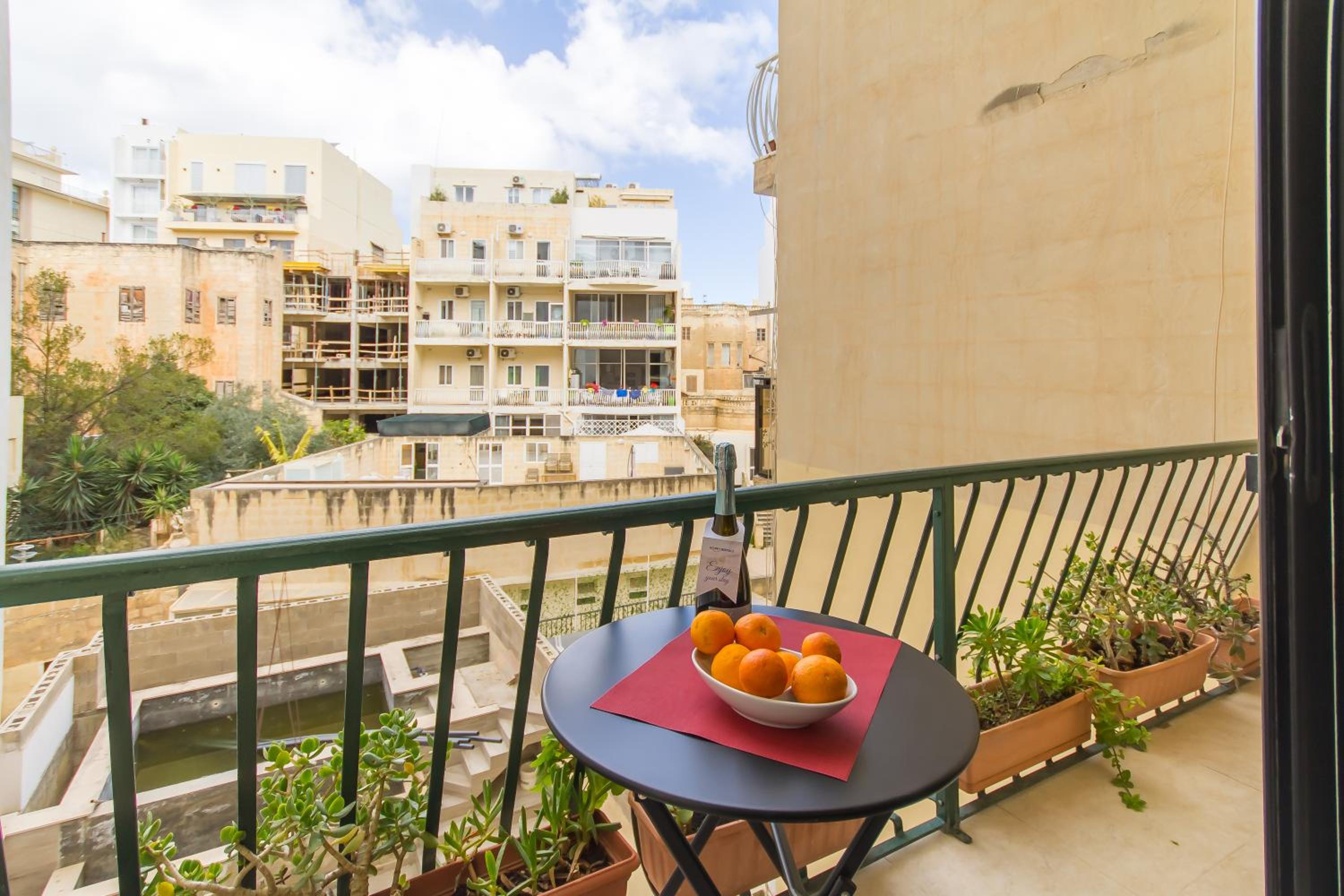 A Lovely Apart By The Sea Sliema - Happy Rentals view 2
