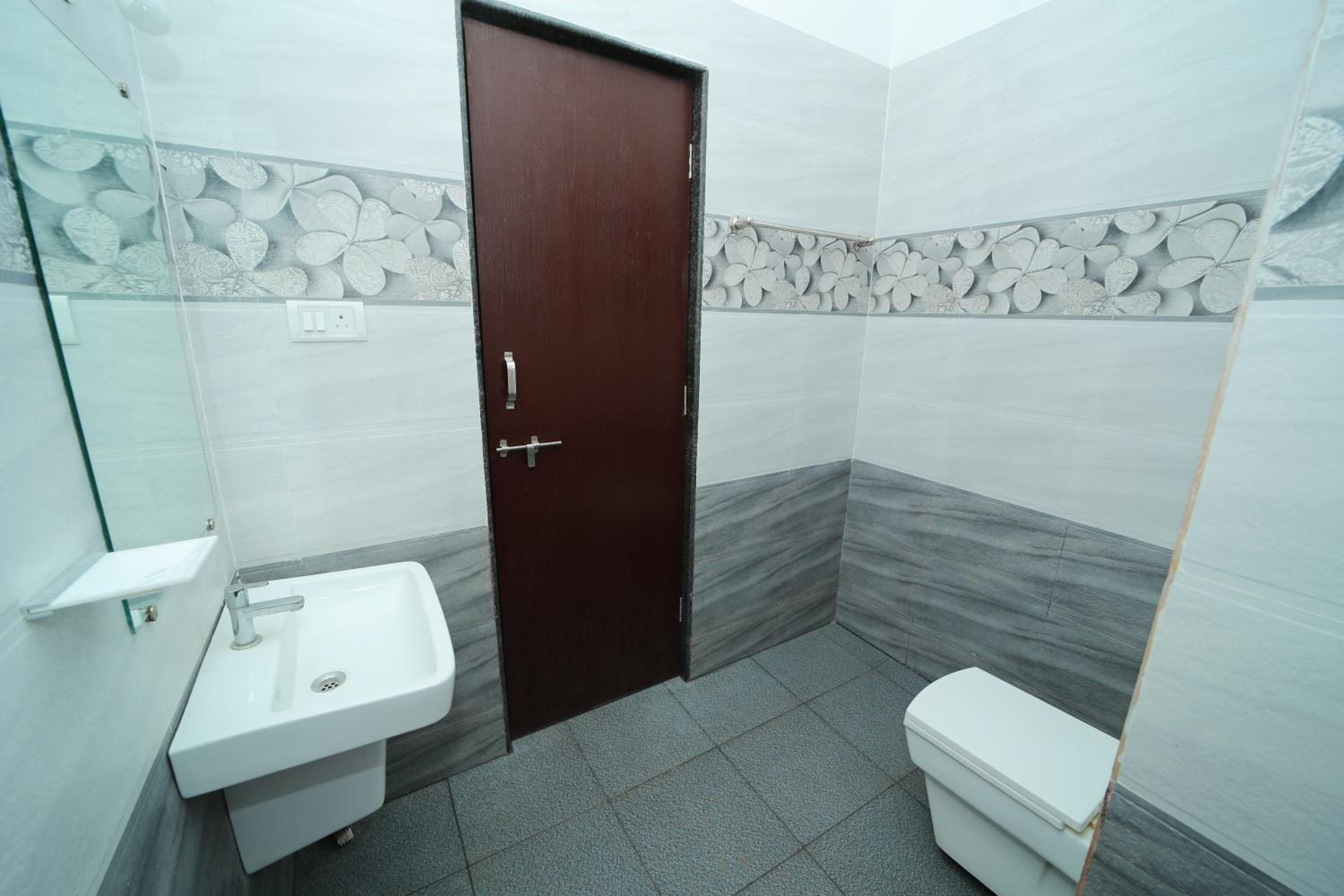 Hotel Radhma Residency view 4