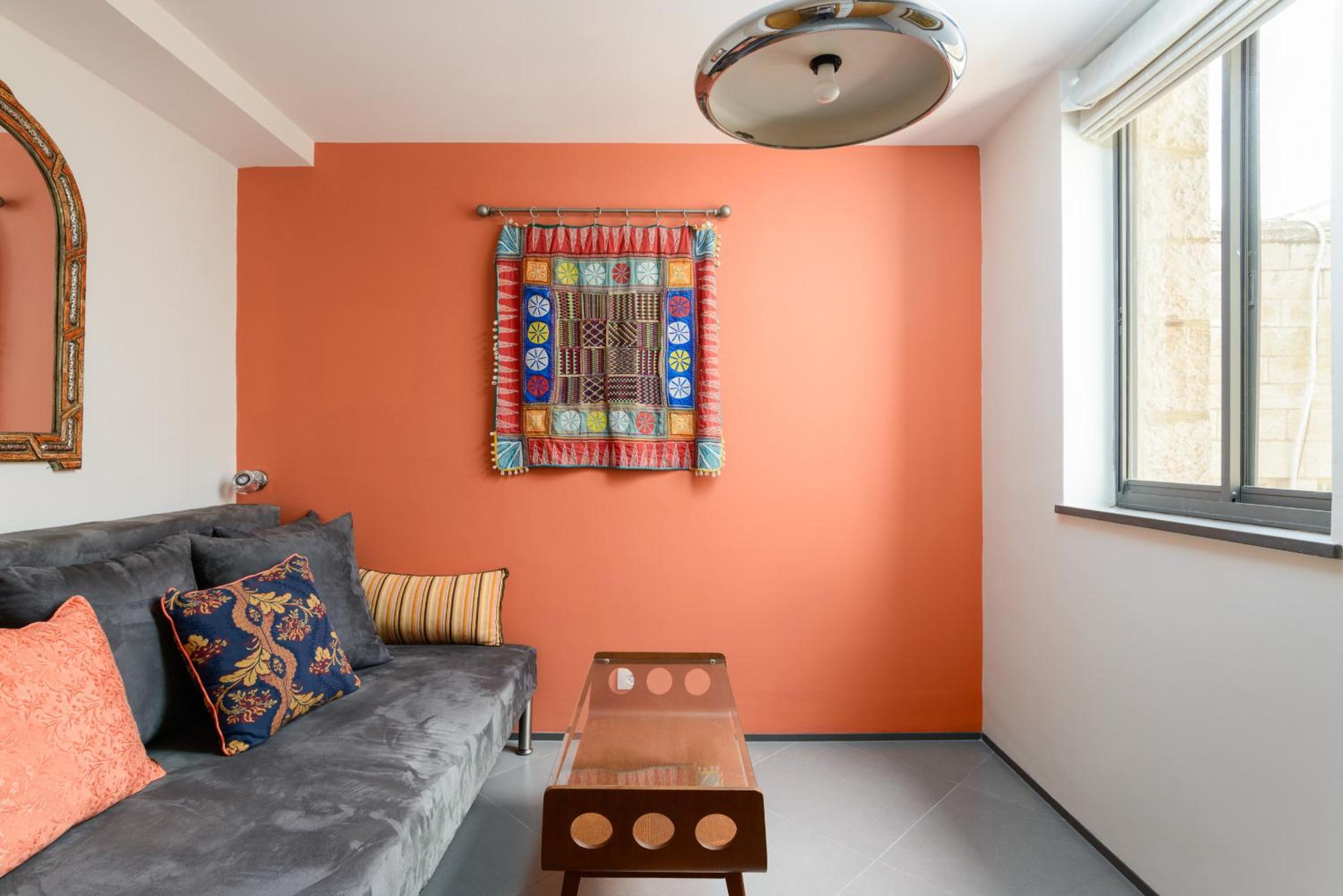 Old City Luxury Duplex with Rooftop by FeelHome
