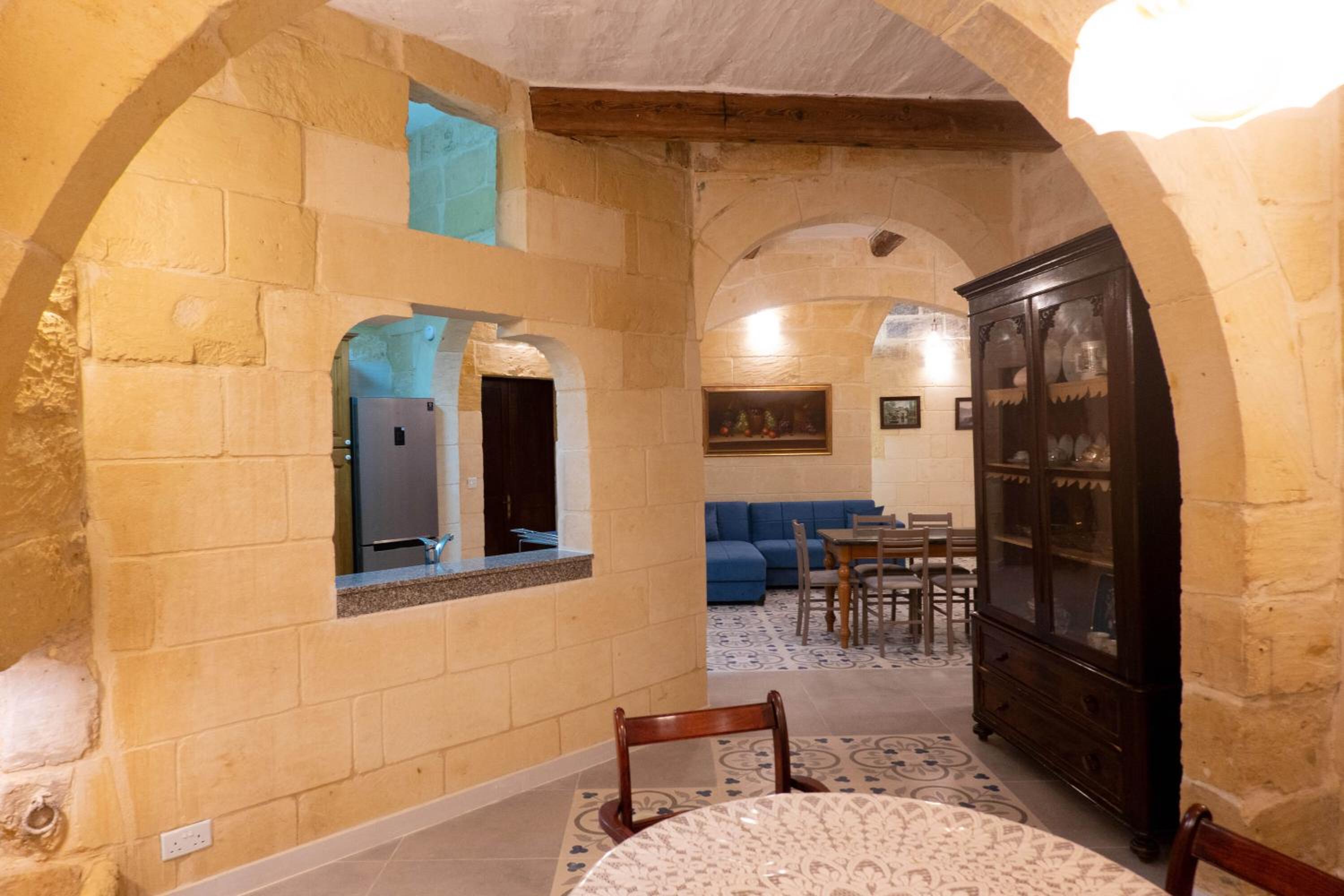 Surwig Gozitan Villa & Pool - Happy Rentals view 2