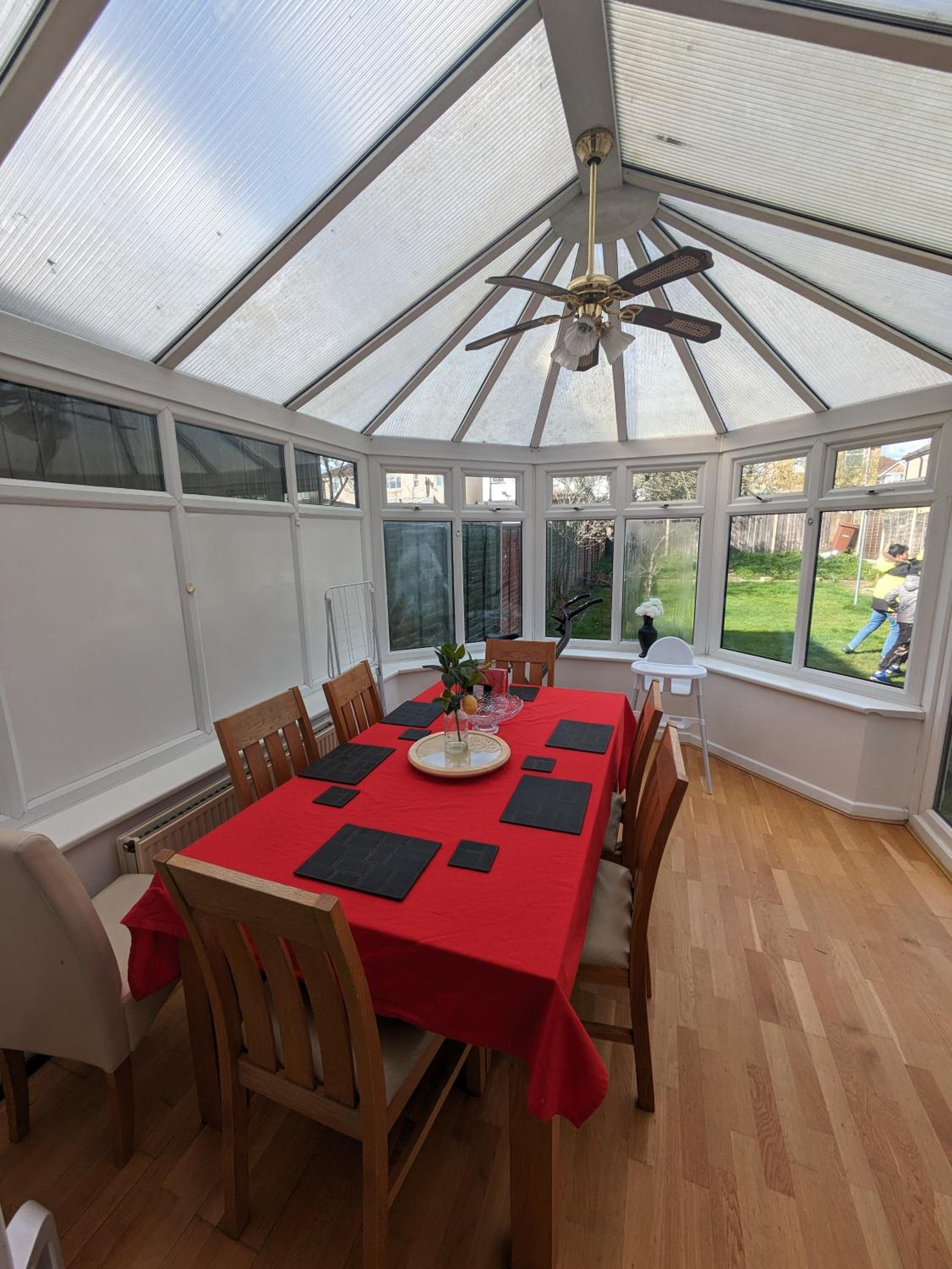 Cosy relaxing 4 bed Home with 2 parking Space view 5