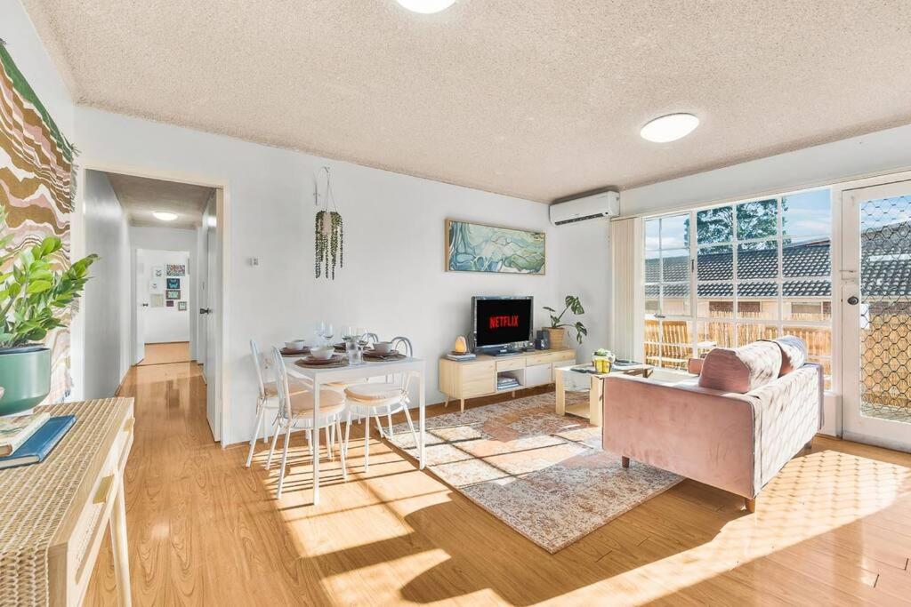 KozyGuru Harris Park 2Bed Apt Free Parking
