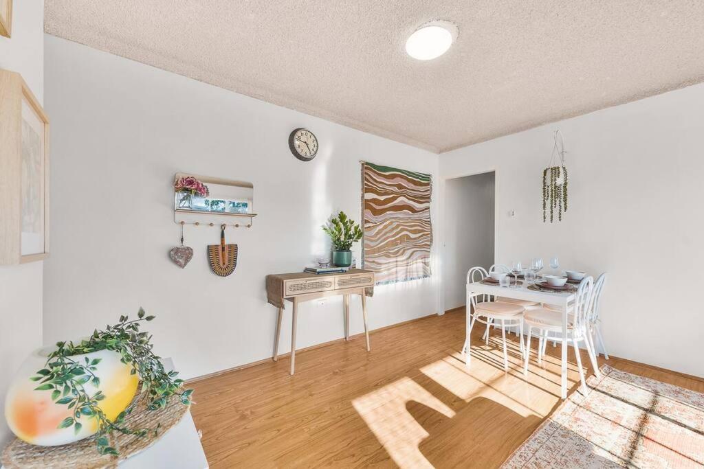 KozyGuru Harris Park 2Bed Apt Free Parking