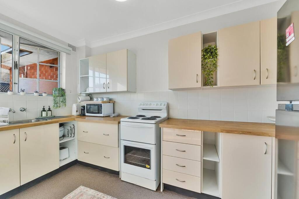 KozyGuru Harris Park 2Bed Apt Free Parking