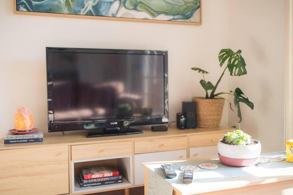 KozyGuru Harris Park 2Bed Apt Free Parking