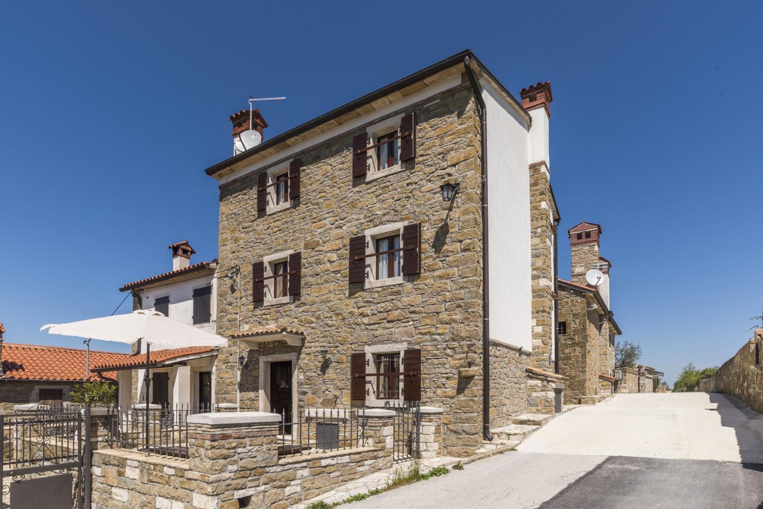 Residence Monte near Umag for 10 people with heated infinity pool, spa & play room view 3