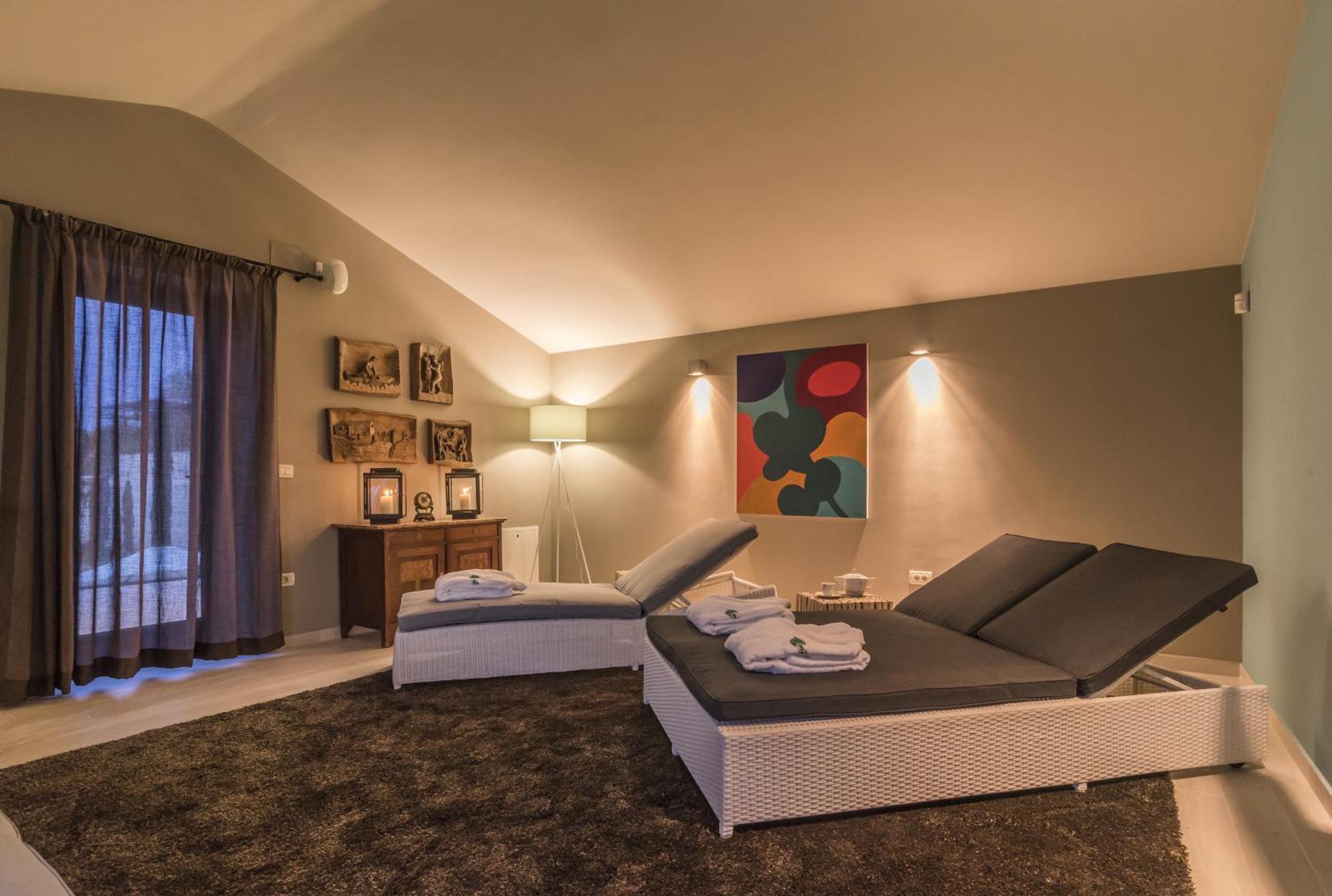Residence Monte near Umag for 10 people with heated infinity pool, spa & play room view 4