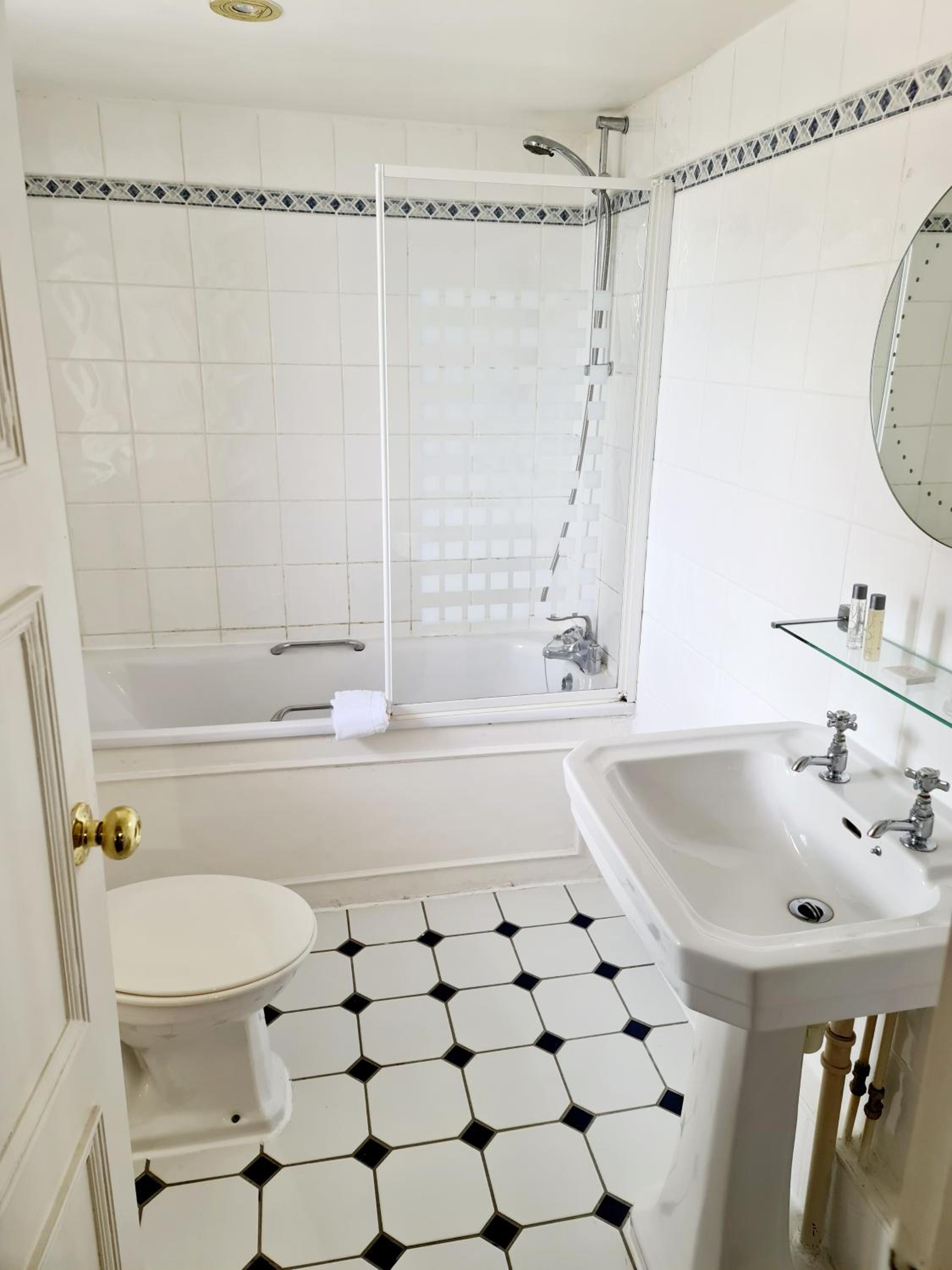 Walsall Vacations - Barons Court Hotel Walsall - Property Image 36