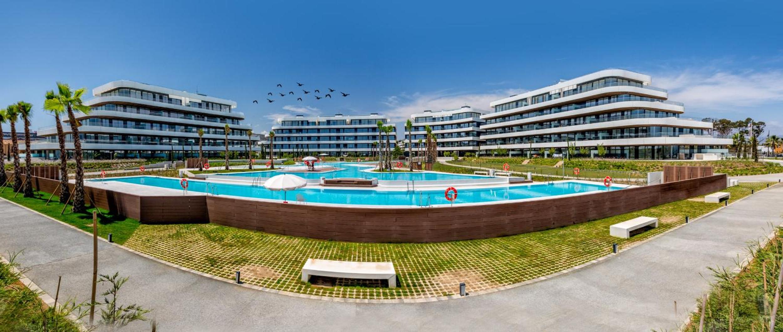 ViVi Homes - Fari Pool, Sauna, Gym & Sea View