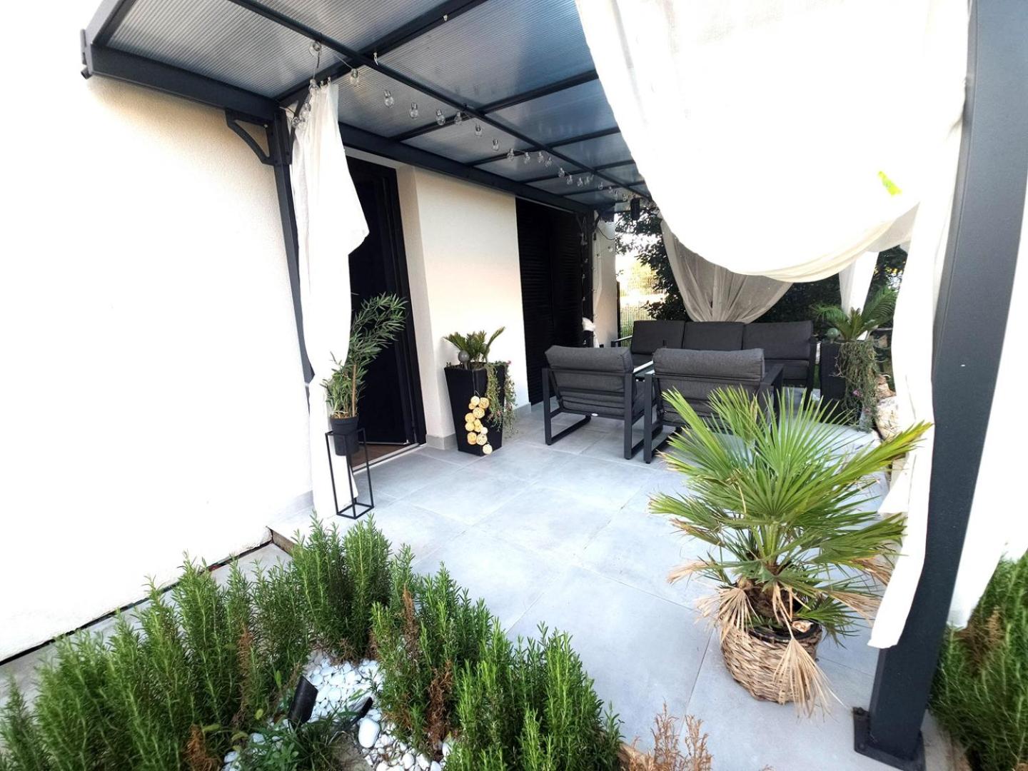Holiday Home Onyx view 4