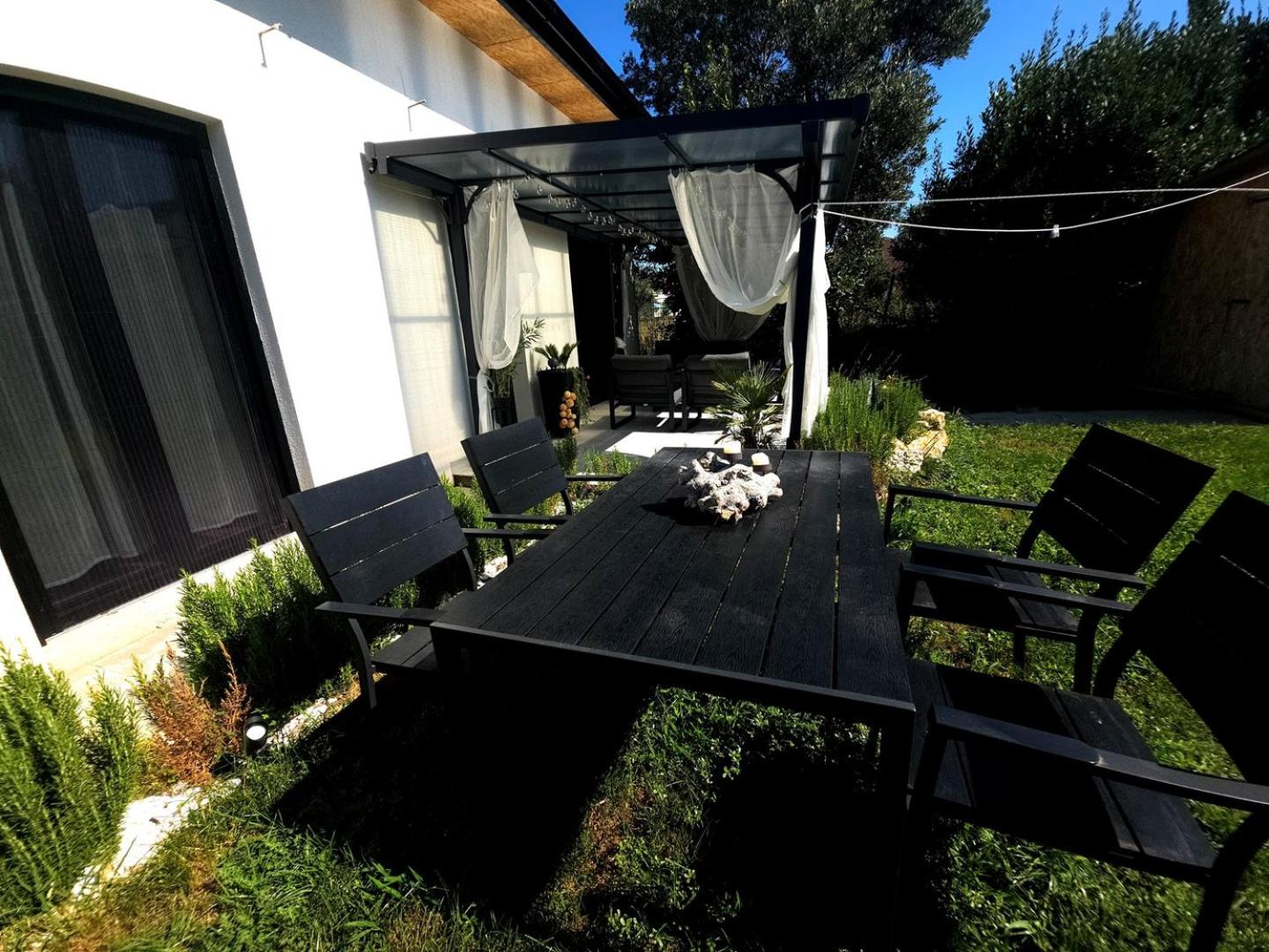Holiday Home Onyx view 3