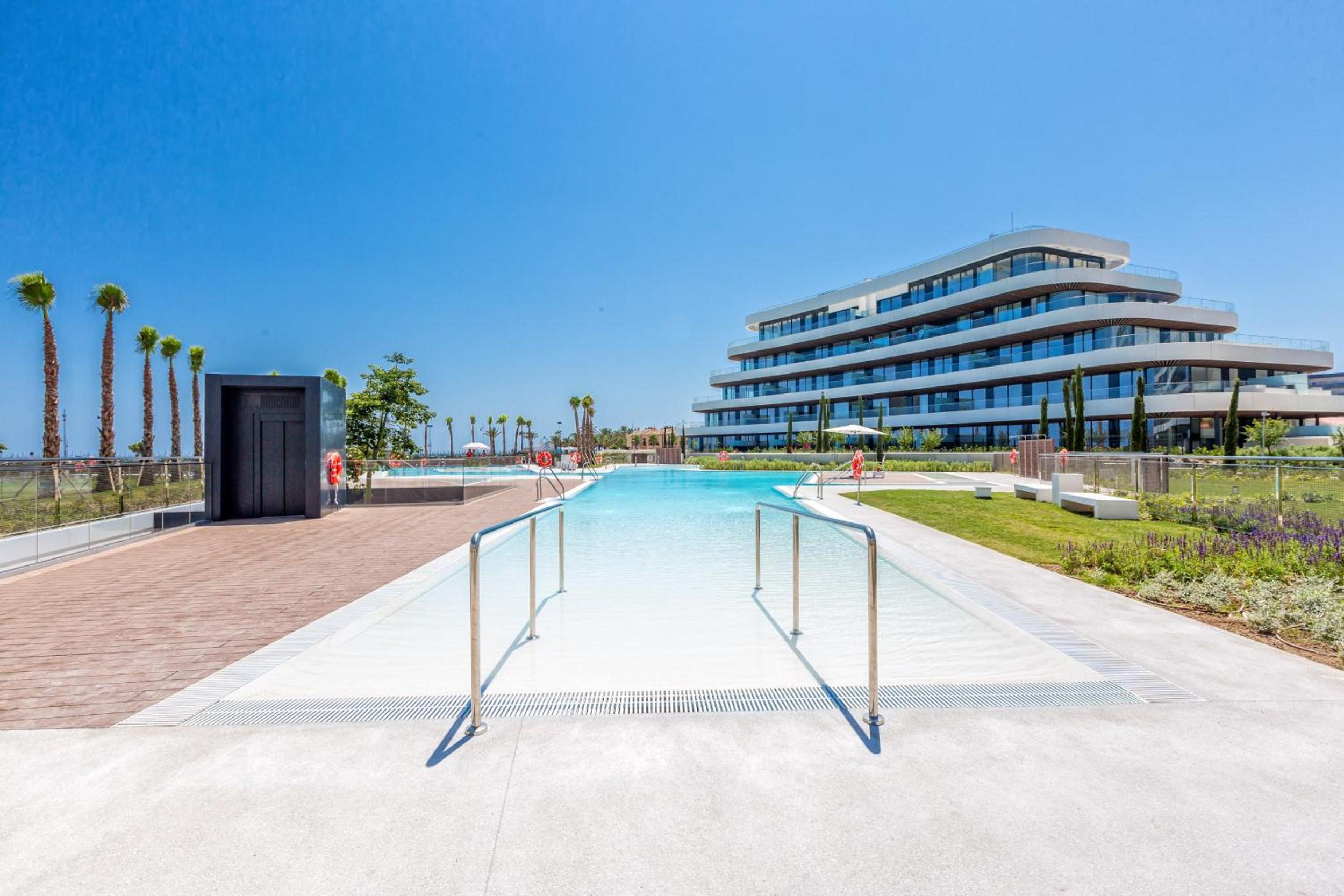 ViVi Homes - Sana Pool, Sauna, Gym & Beach photo 3