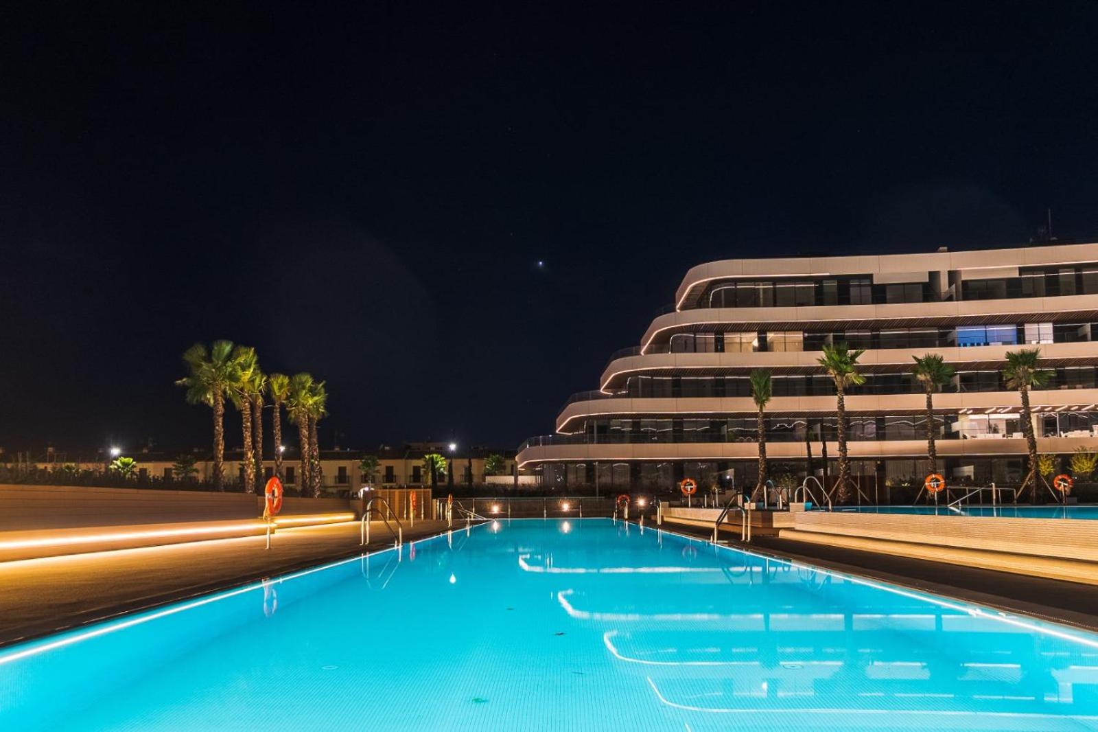 ViVi Homes - Choco Pool, Gym, Terrace & Beach