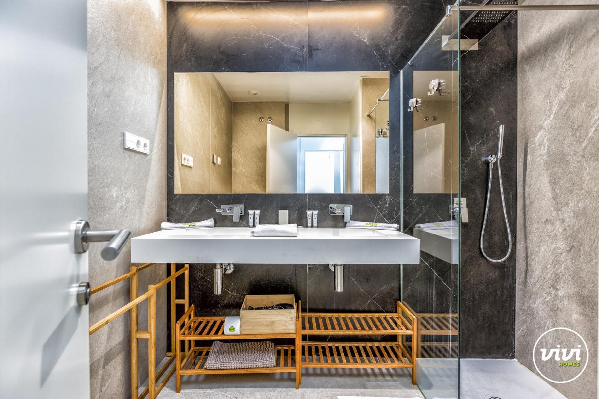ViVi Homes - Galatea Pool, Gym, Sauna & Beach
