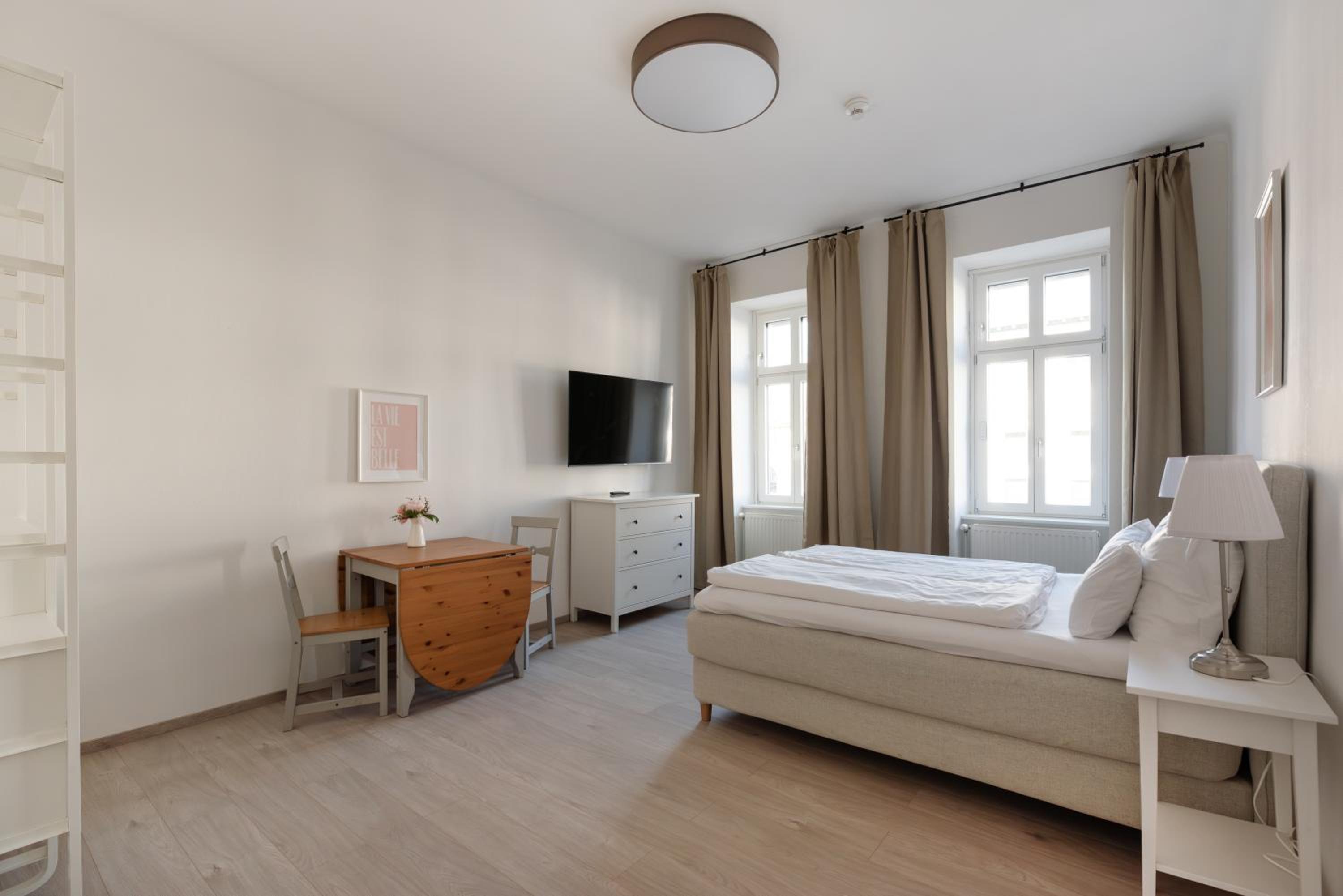 Studio Apartment near University