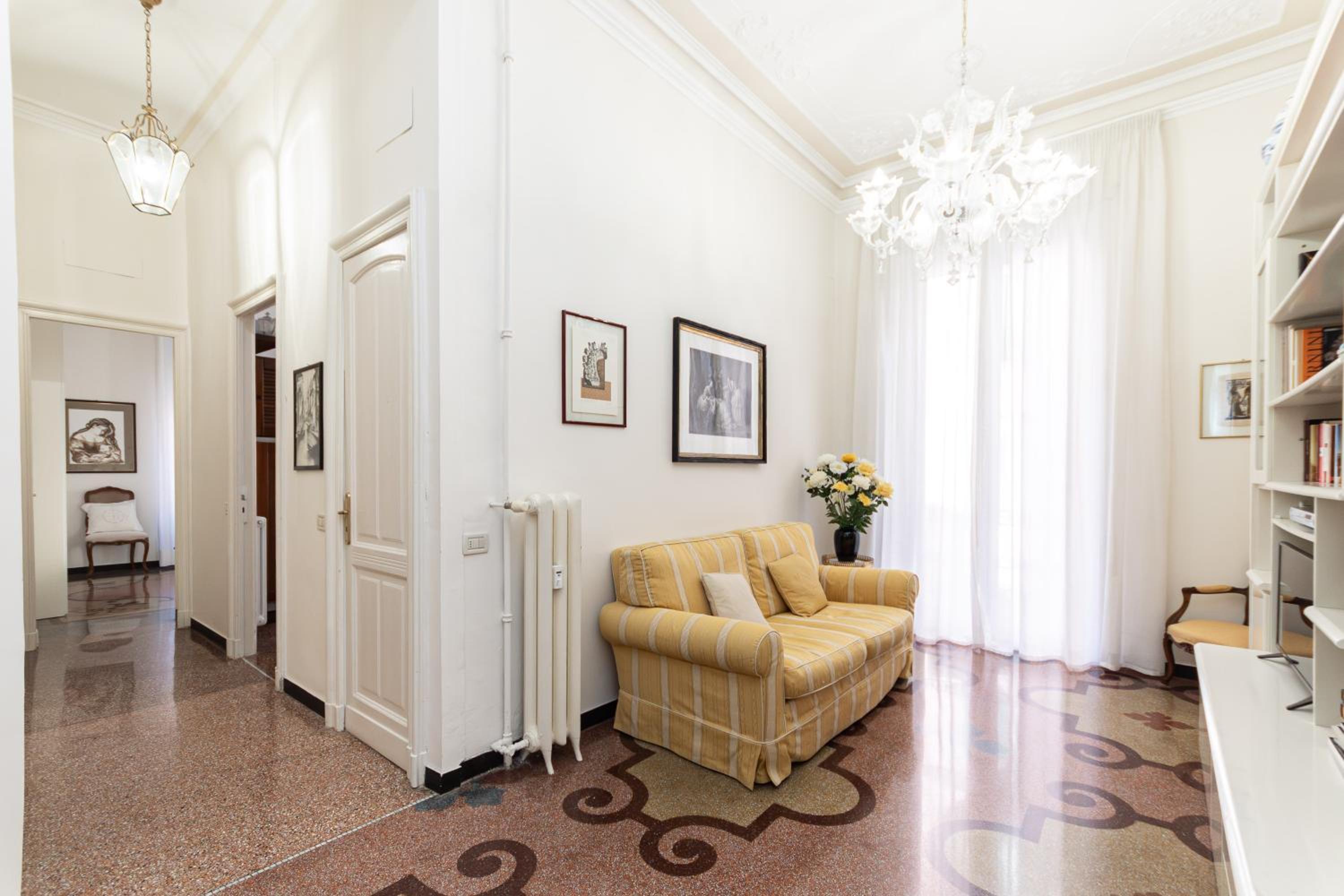 Elegante Appartamento nel cuore della Città - Self Check-in e Aria Condizionata view 2