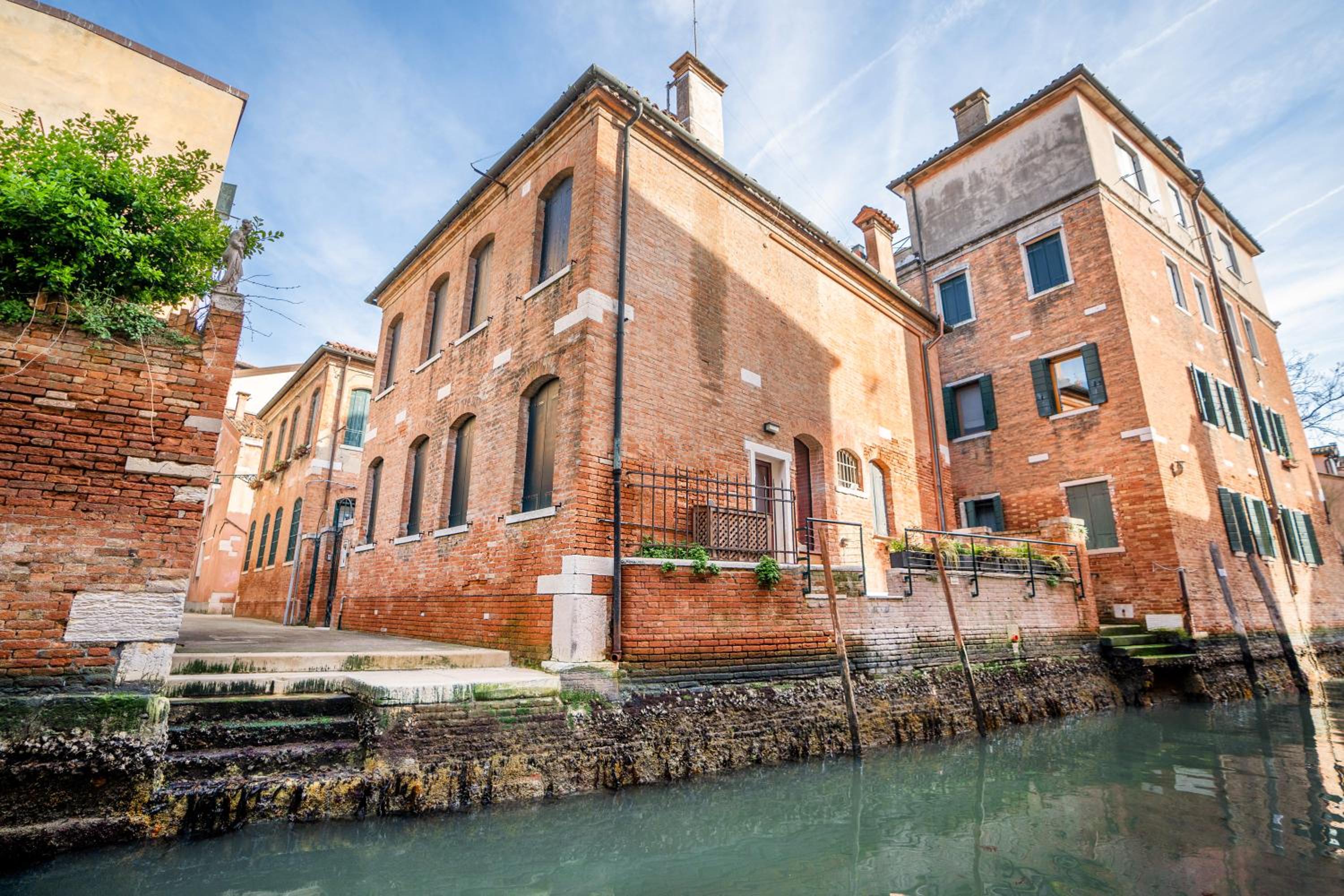 Appartamento di lusso con terrazza sull'acqua