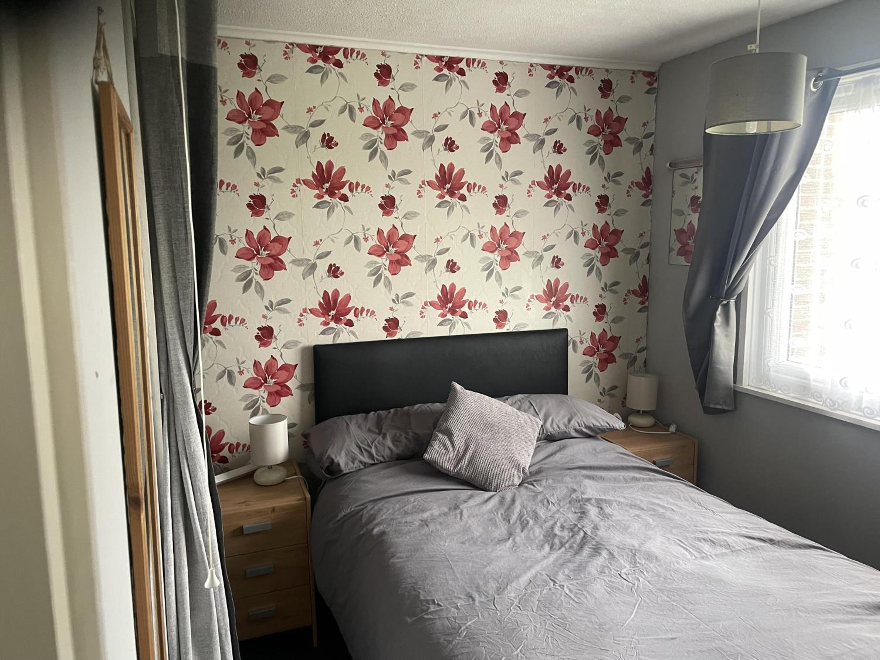 2-Bed Seaside Retreat - Sleeps 5 & Parking view 4