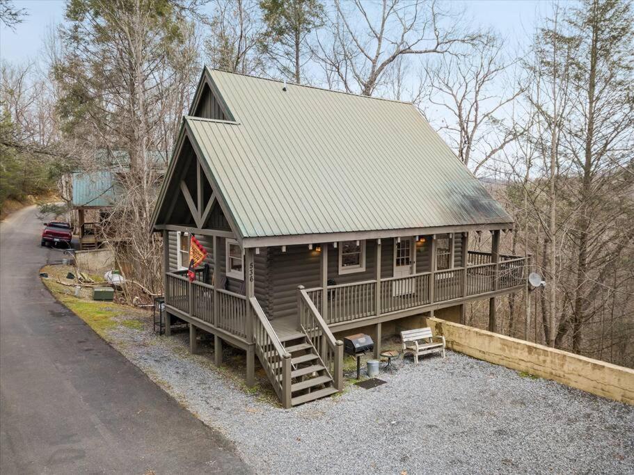 Great Location Hot tub Forest view KingBeds Arcade view 4