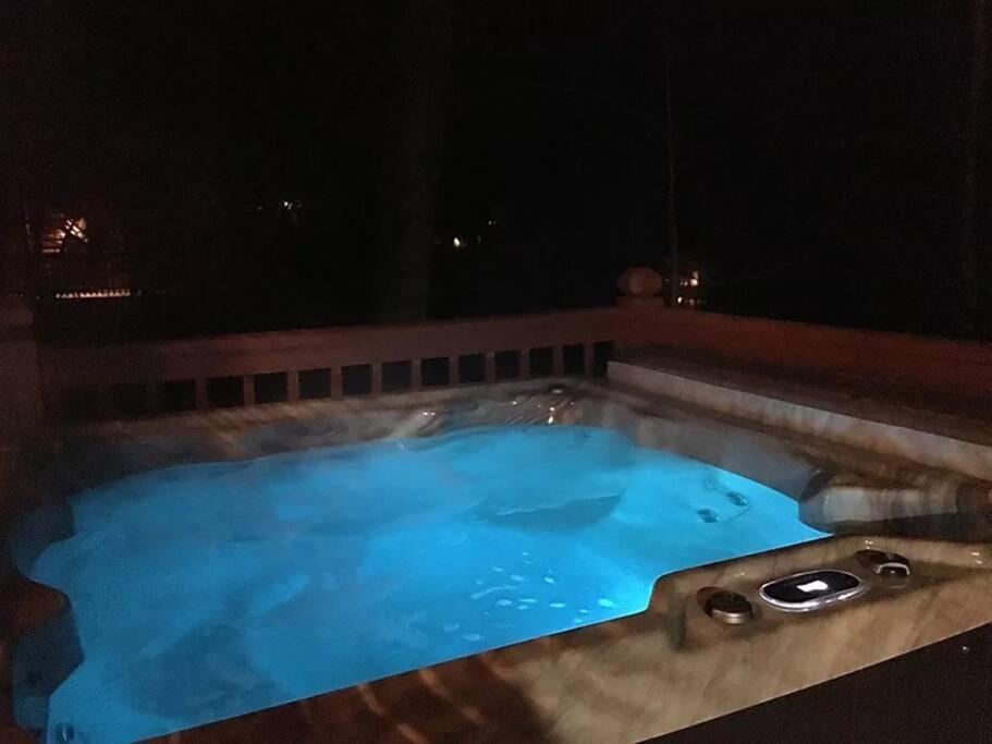 Great Location Hot tub Forest view KingBeds Arcade view 2