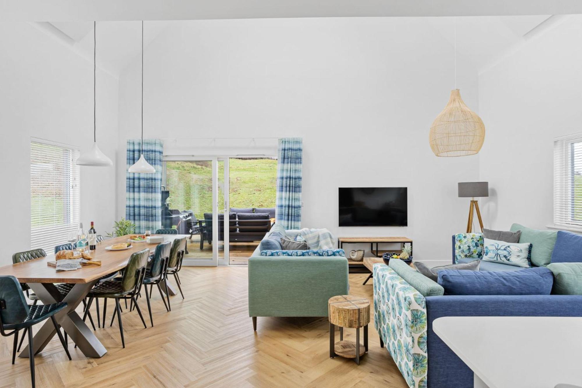 9 The Vista - Hot Tub - Pet Friendly - Wi- Fi view 5