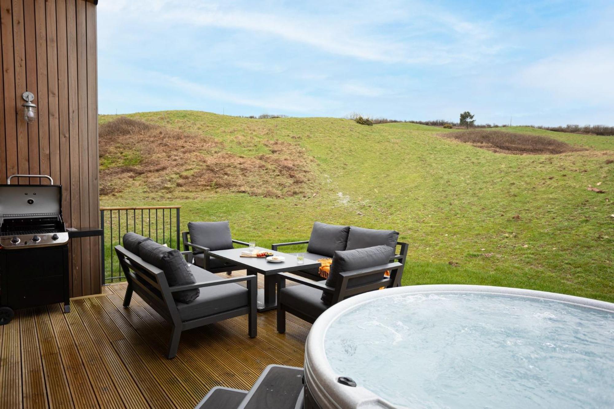 9 The Vista - Hot Tub - Pet Friendly - Wi- Fi view 2