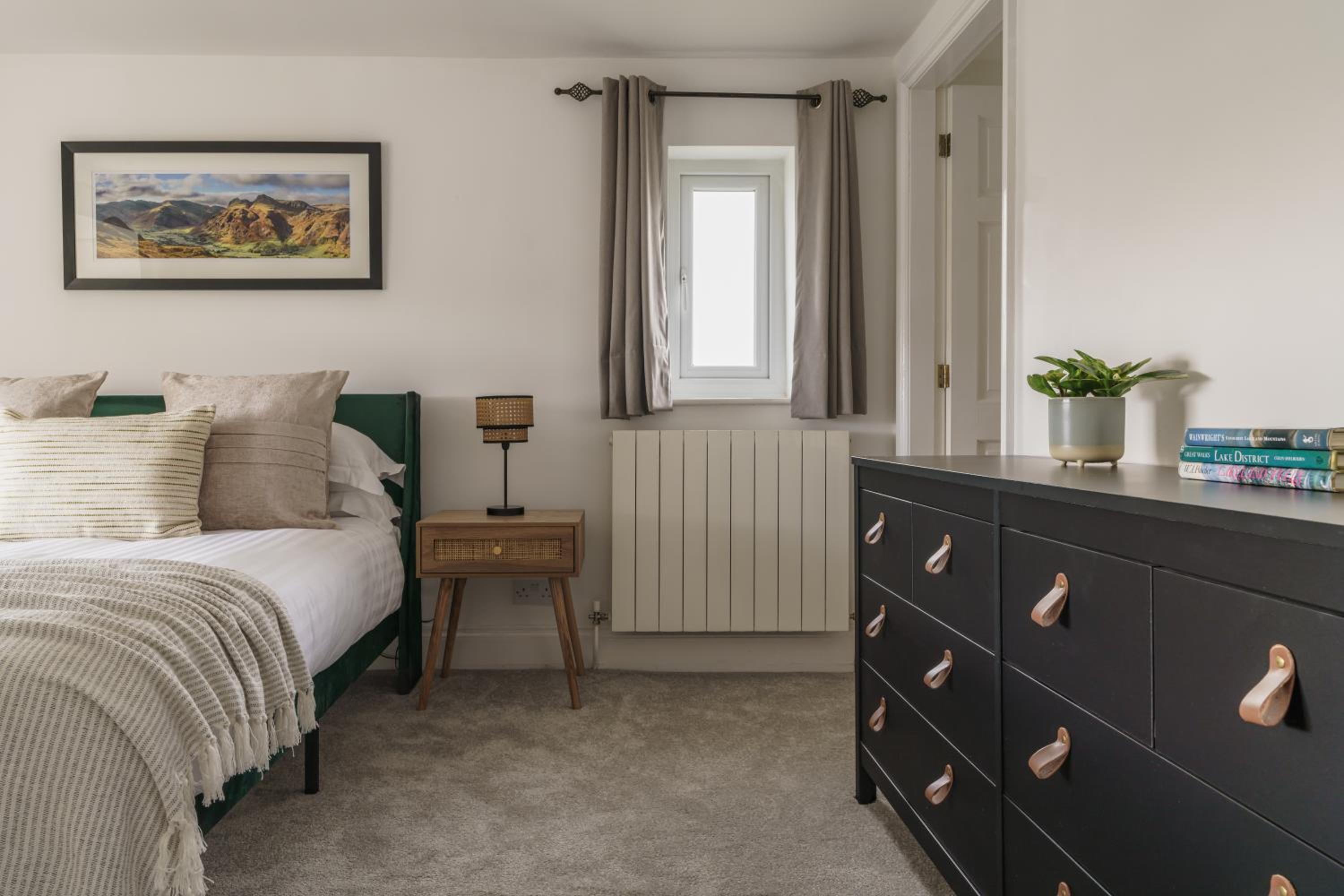Heathmere- lovely views, free parking, pet friendly view 3