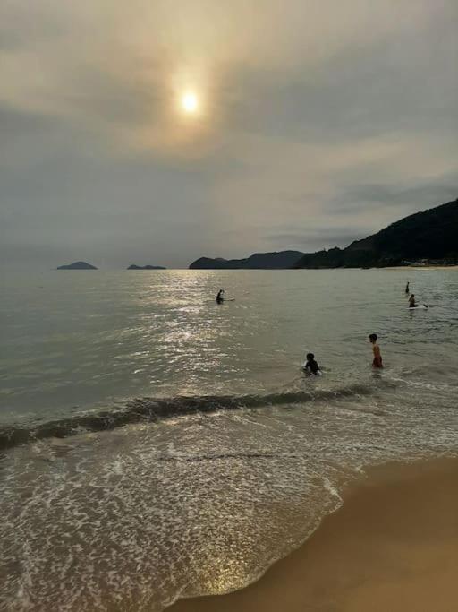 Casa de condomínio 900m da Praia de Boiçucanga