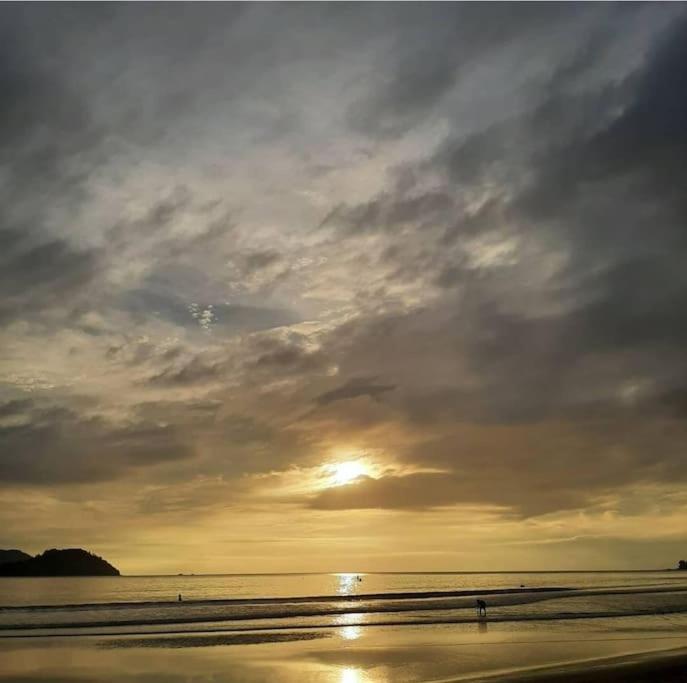 Casa de condomínio 900m da Praia de Boiçucanga