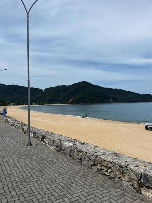 Casa de condomínio 900m da Praia de Boiçucanga