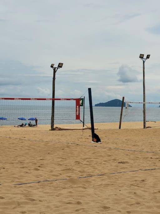 Casa de condomínio 900m da Praia de Boiçucanga
