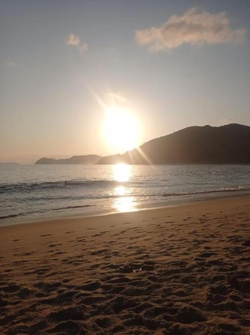 Casa de condomínio 900m da Praia de Boiçucanga
