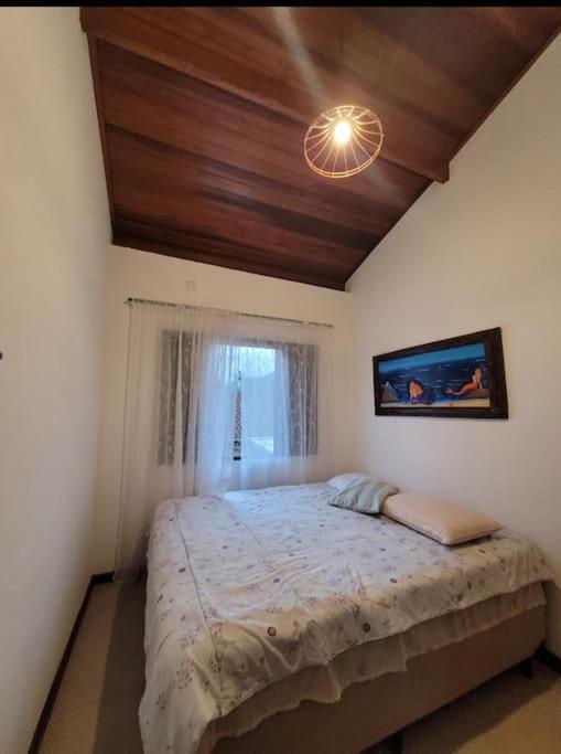 Casa de condomínio 900m da Praia de Boiçucanga
