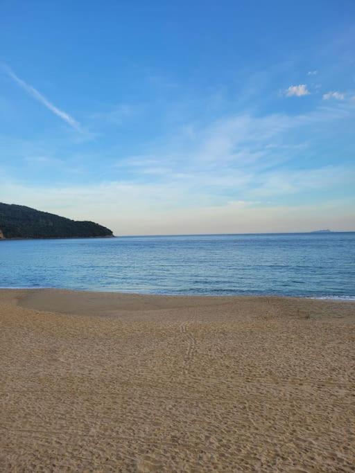 Casa de condomínio 900m da Praia de Boiçucanga