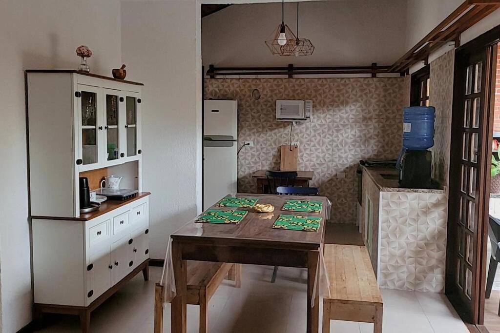 Casa de condomínio 900m da Praia de Boiçucanga