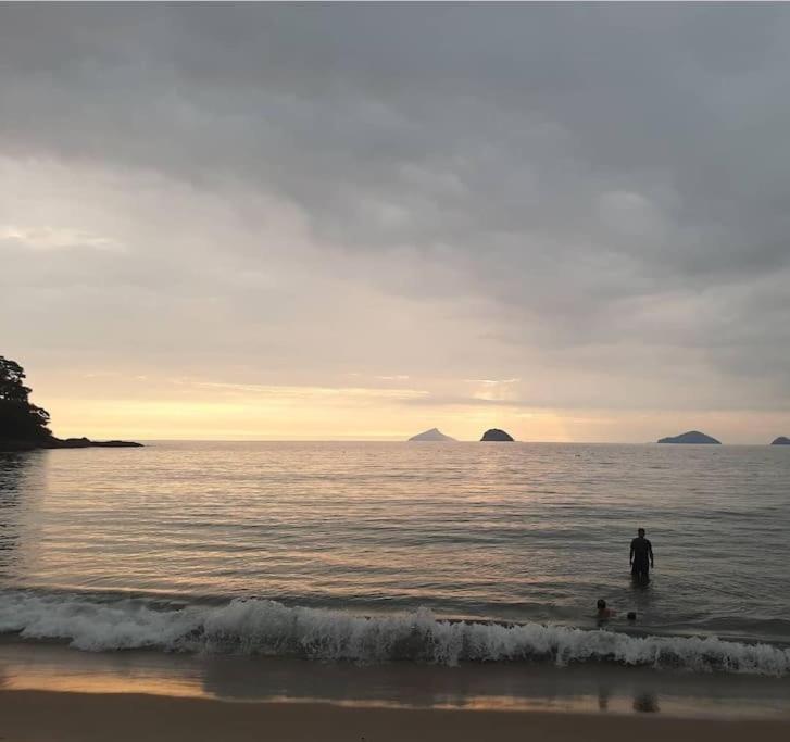 Casa de condomínio 900m da Praia de Boiçucanga