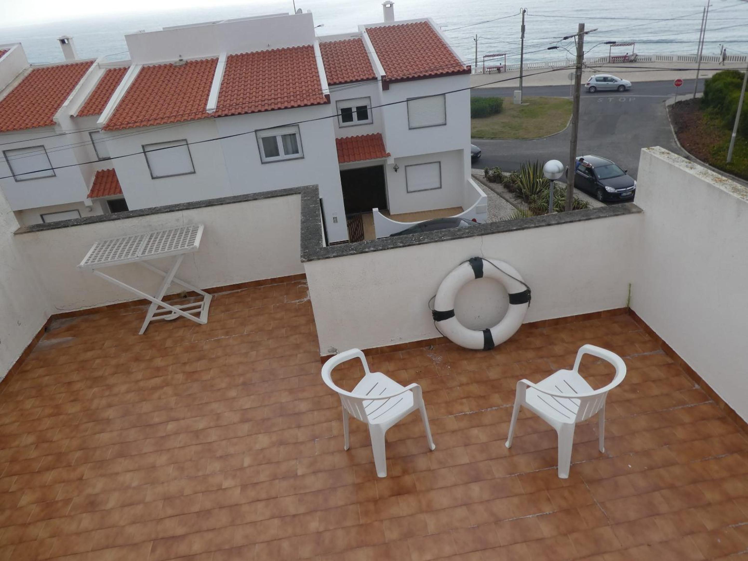 Family house with sea view in A dos Cunhados
