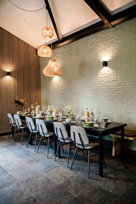 Groepsaccommodatie 'Jister' aan open vaarwater in Friesland view 5