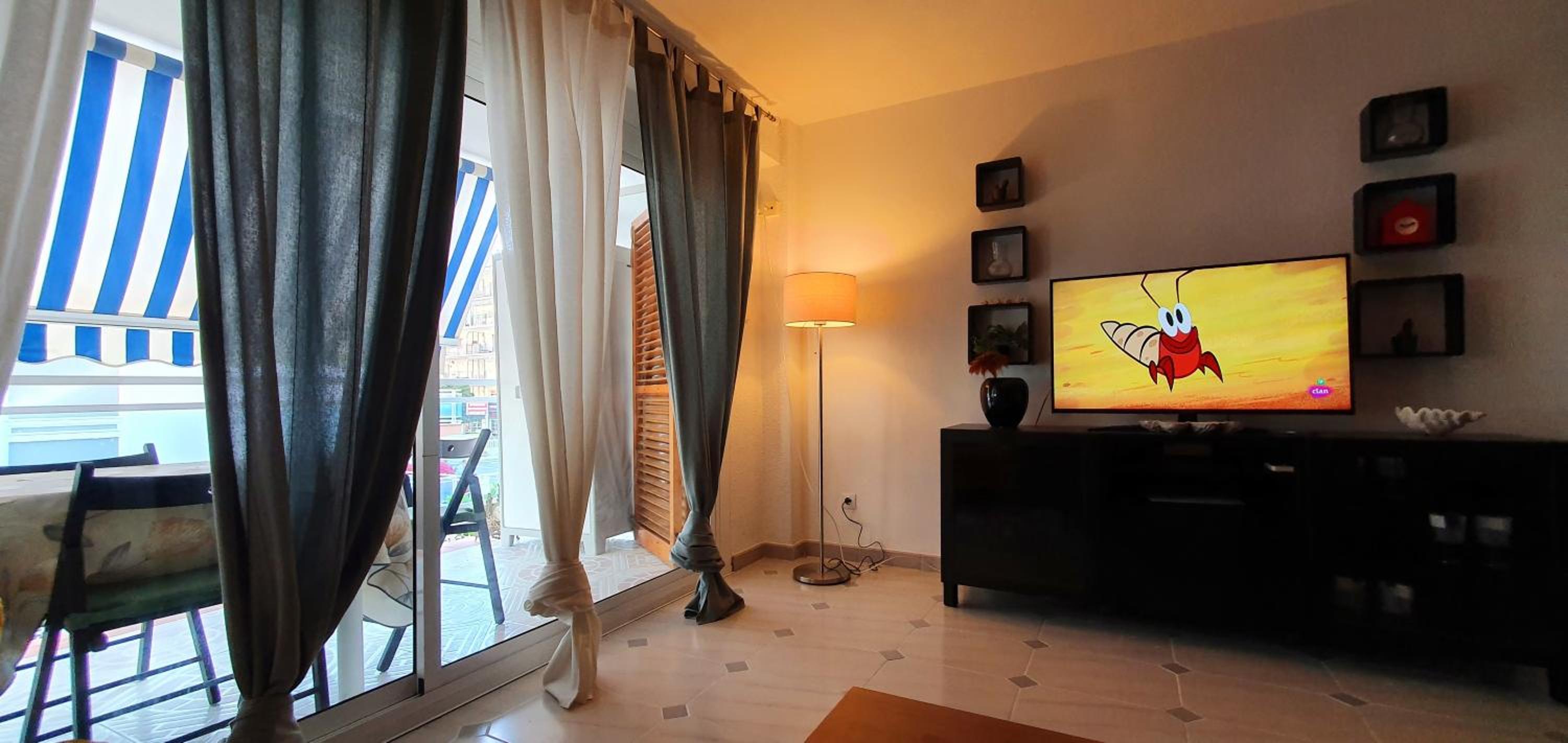 Freshly Renovated Cosy Bright and Spacious Apartment