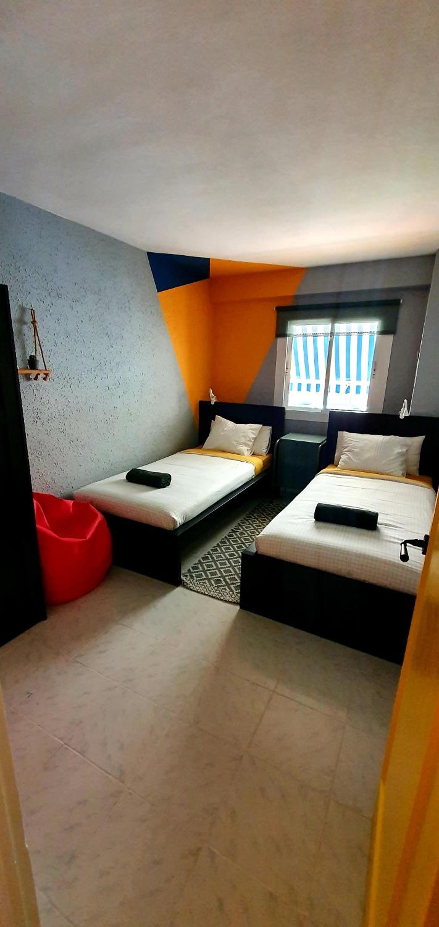 Freshly Renovated Cosy Bright and Spacious Apartment
