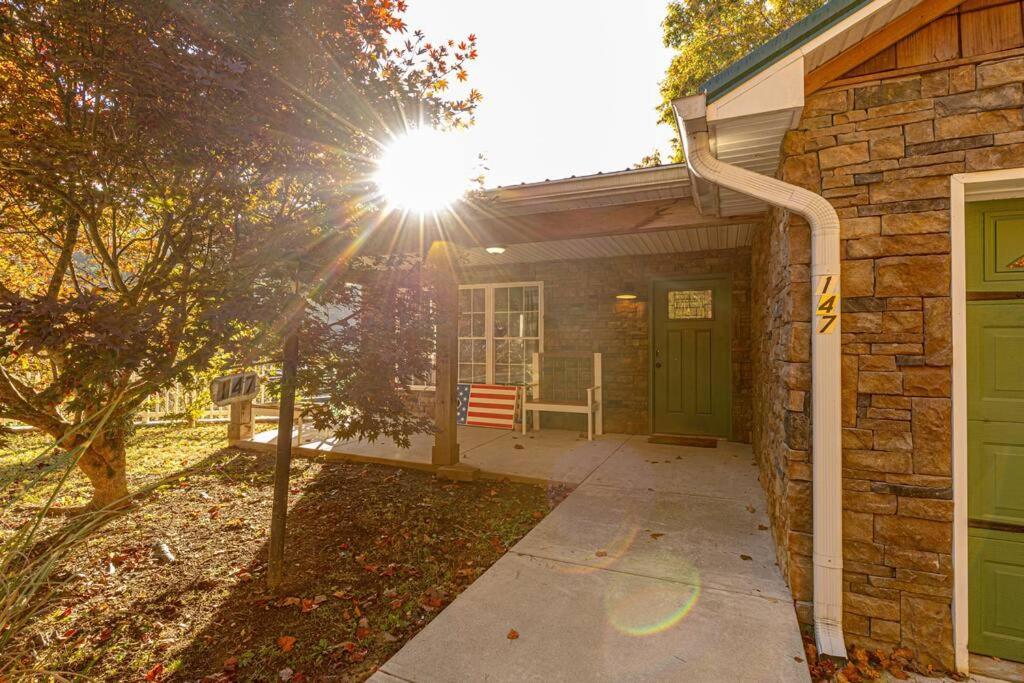 Hotel Smoky Bear Lodge at Gr Smoky Mtn Park - Image 1